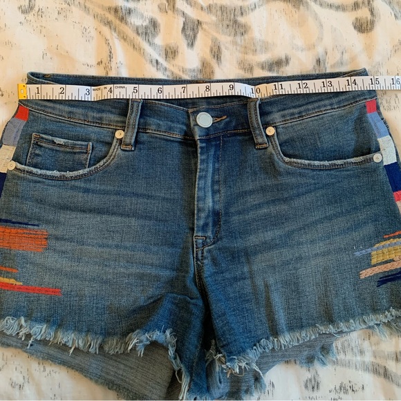 3/$20 BlankNYC The Astor jean cut off shorts accent embroidery size 27 Like new - Picture 1 of 11
